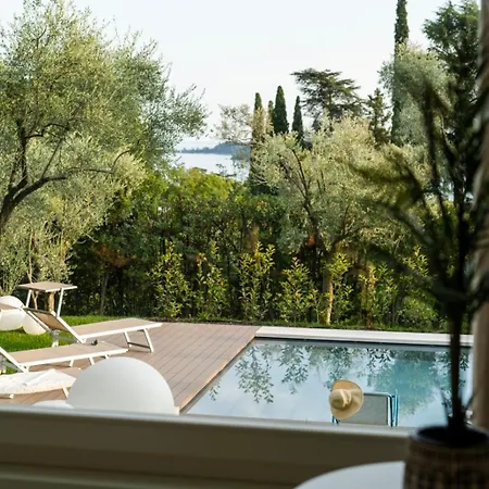 Dei Lauri - Vista Con Piscina Salò